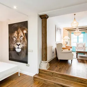 Revitalized In Historical Building Apartamento